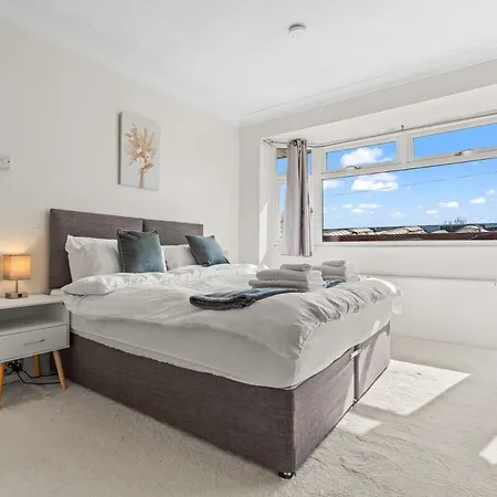 The Bishopsworth House Daire *