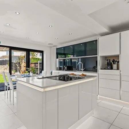 The Bishopsworth House * Bristol