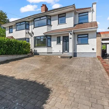 דירה The Bishopsworth House *